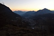 69 Ultimo tramonto del 2018 sulla Val Serina dal Monte Castello